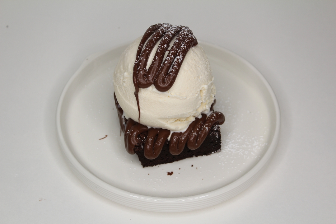 FUDGE BROWNIE.