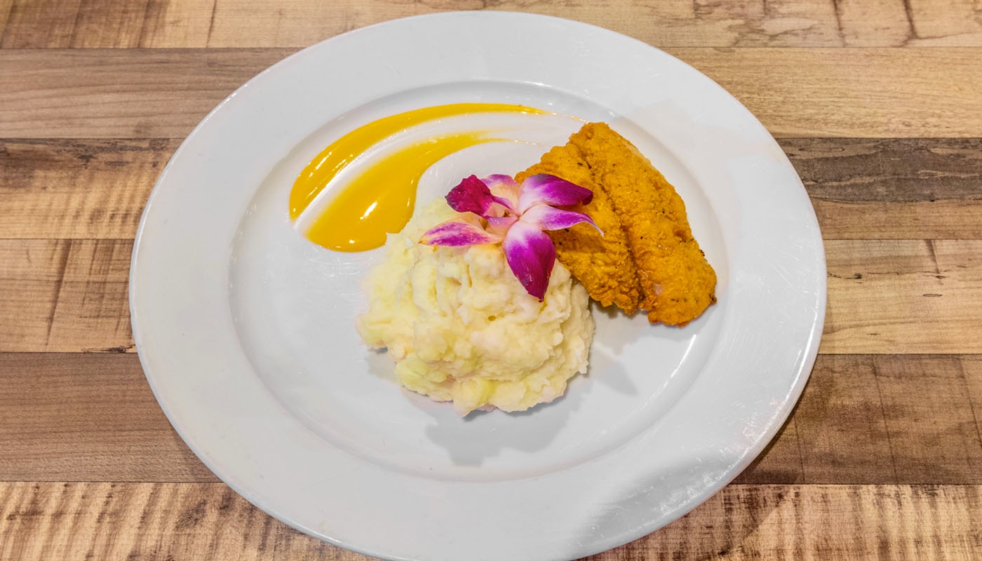 Lunch:Fried Fish Fillet - filete pescado frito.