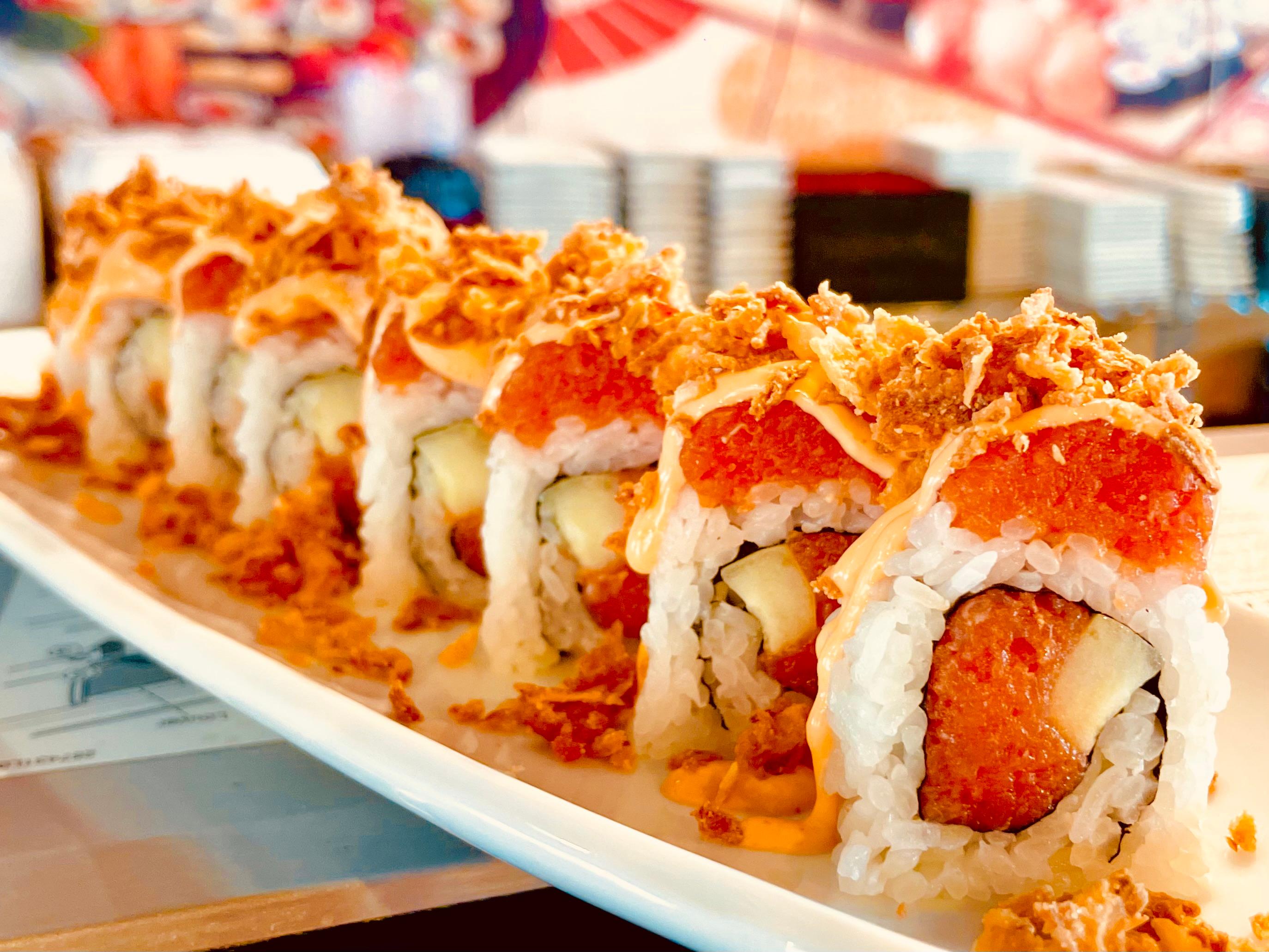 SPICY TUNA CRUNCHY ROLL.