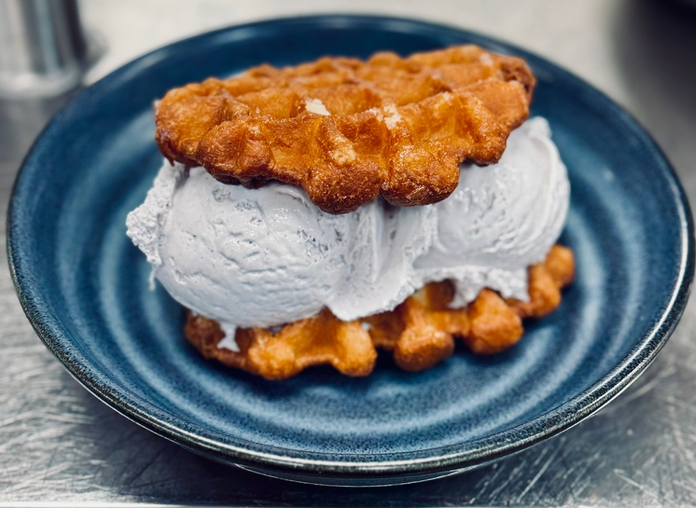 CINFUL WAFFLE CREAM SANDWICH.