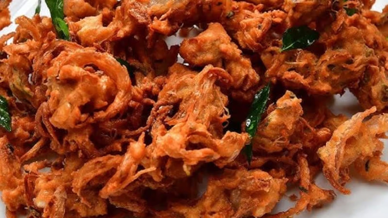Onion Pakoda.