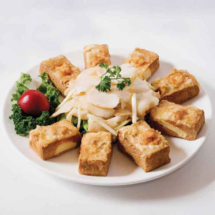 CS18. 金磚螺片/Sauteed Sliced Sea Conch w. Crispy Tofu.
