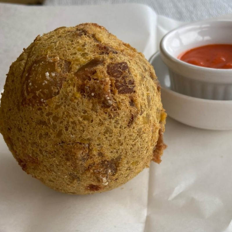 Bolon de Chicharrón.