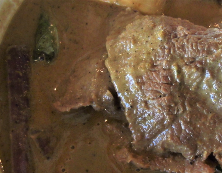 P44 Sap's Special Keow Wan Beef Curry**.