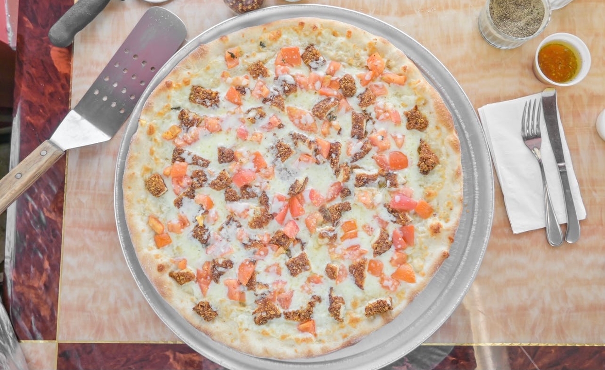MED Chicken Tomato Pizza.
