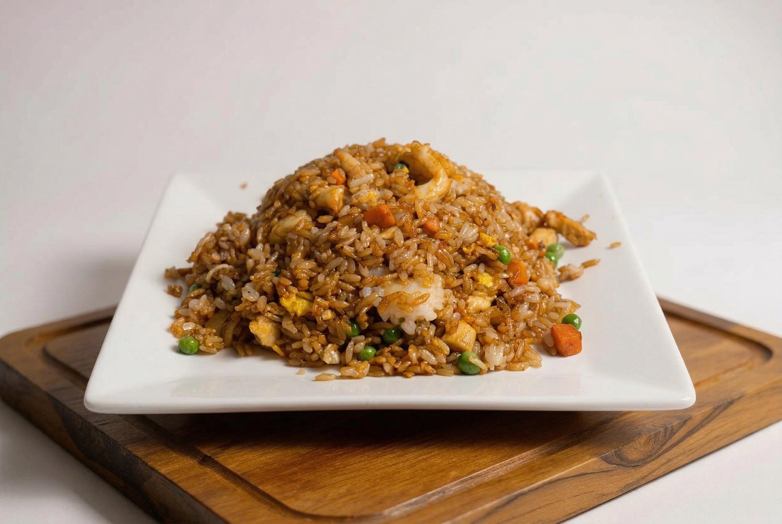 鸡炒饭Chicken Fried Rice.