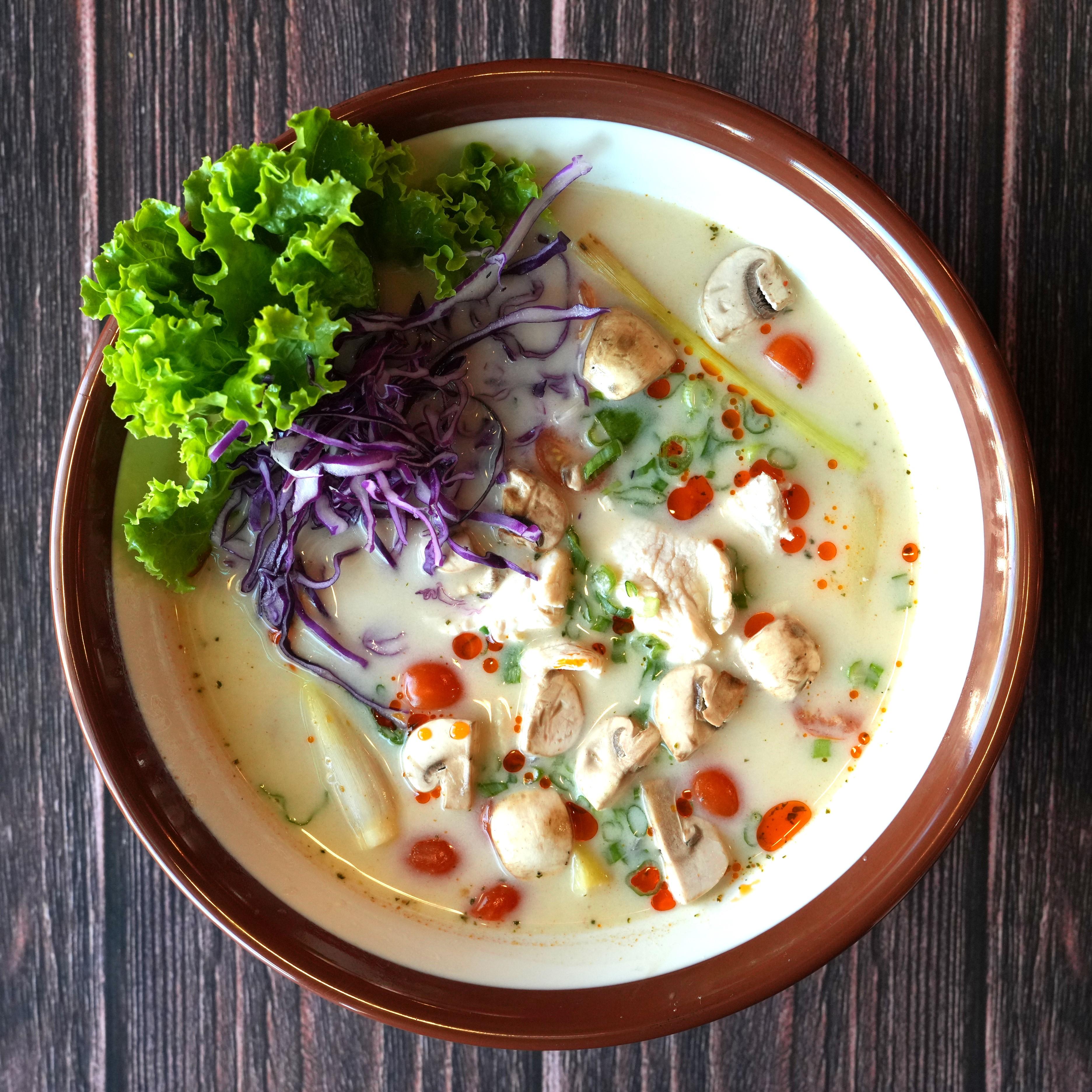 TomKha.