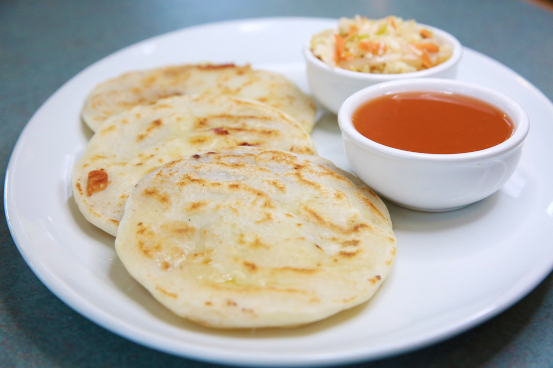 (A) Frijol, Queso y Pollo / Beans, Cheese and Chicken.