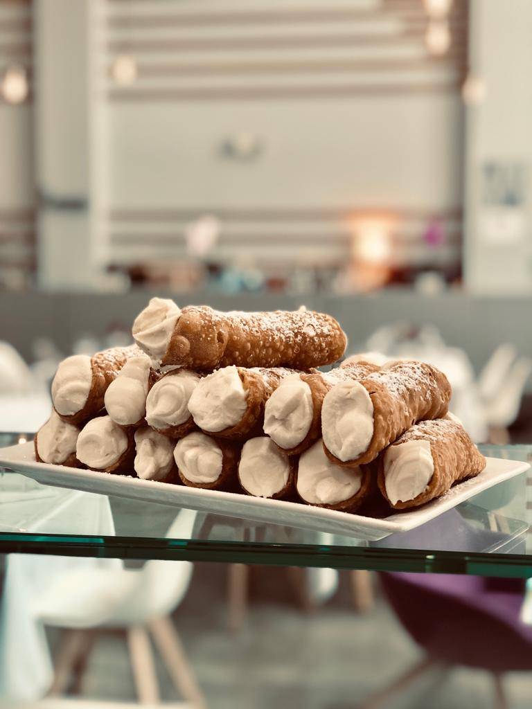 Cannoli Siciliani.