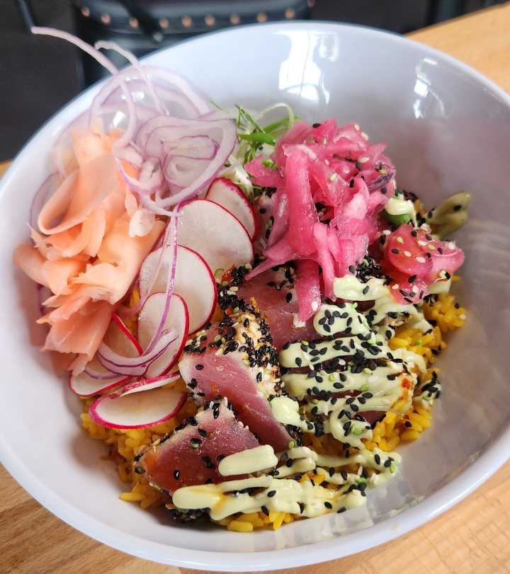 HAWAIIAN SESAME TUNA BOWL.