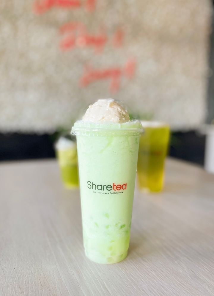 Green Apple Ice Blended with Crystal Boba & Ice Cream.