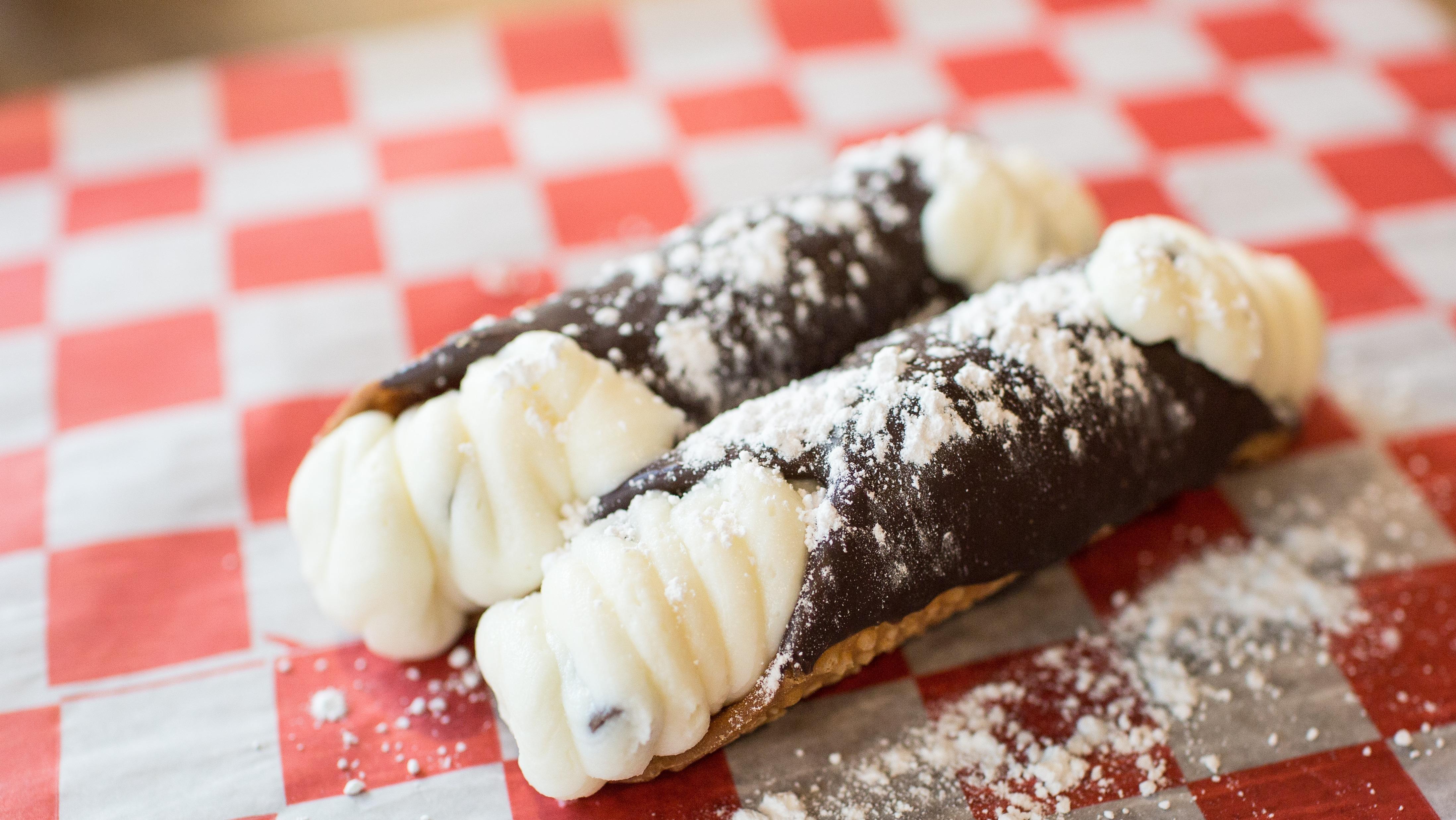 Cannoli.