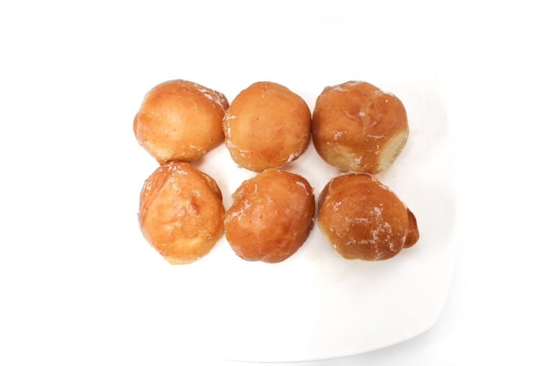 6 Donut Holes.