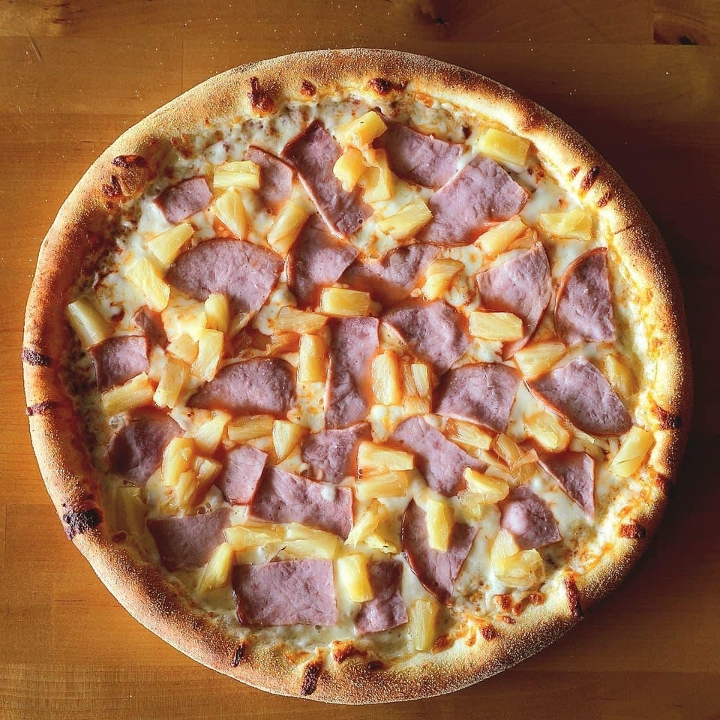 12" Hawaiian Pizza.