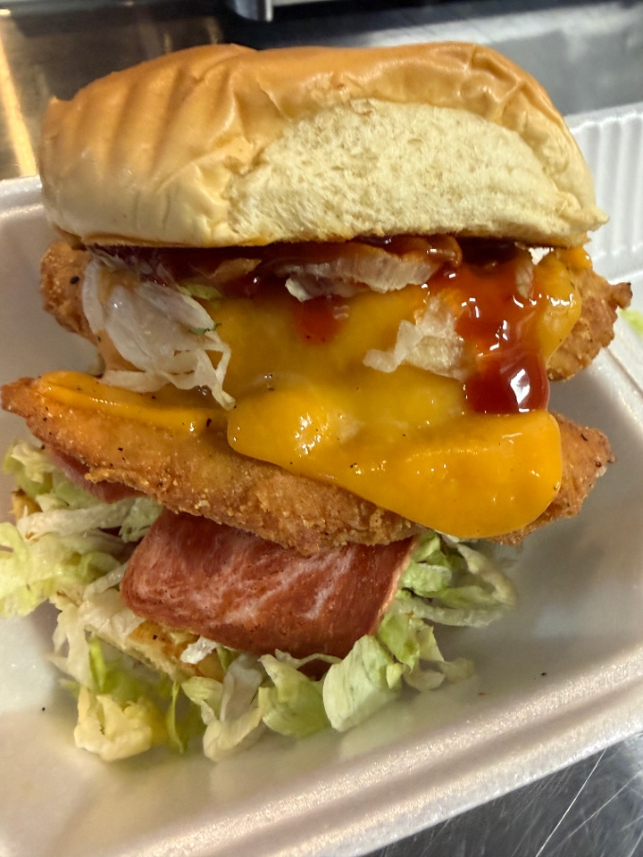 Caps Kick'n Chick'N Sandwich.