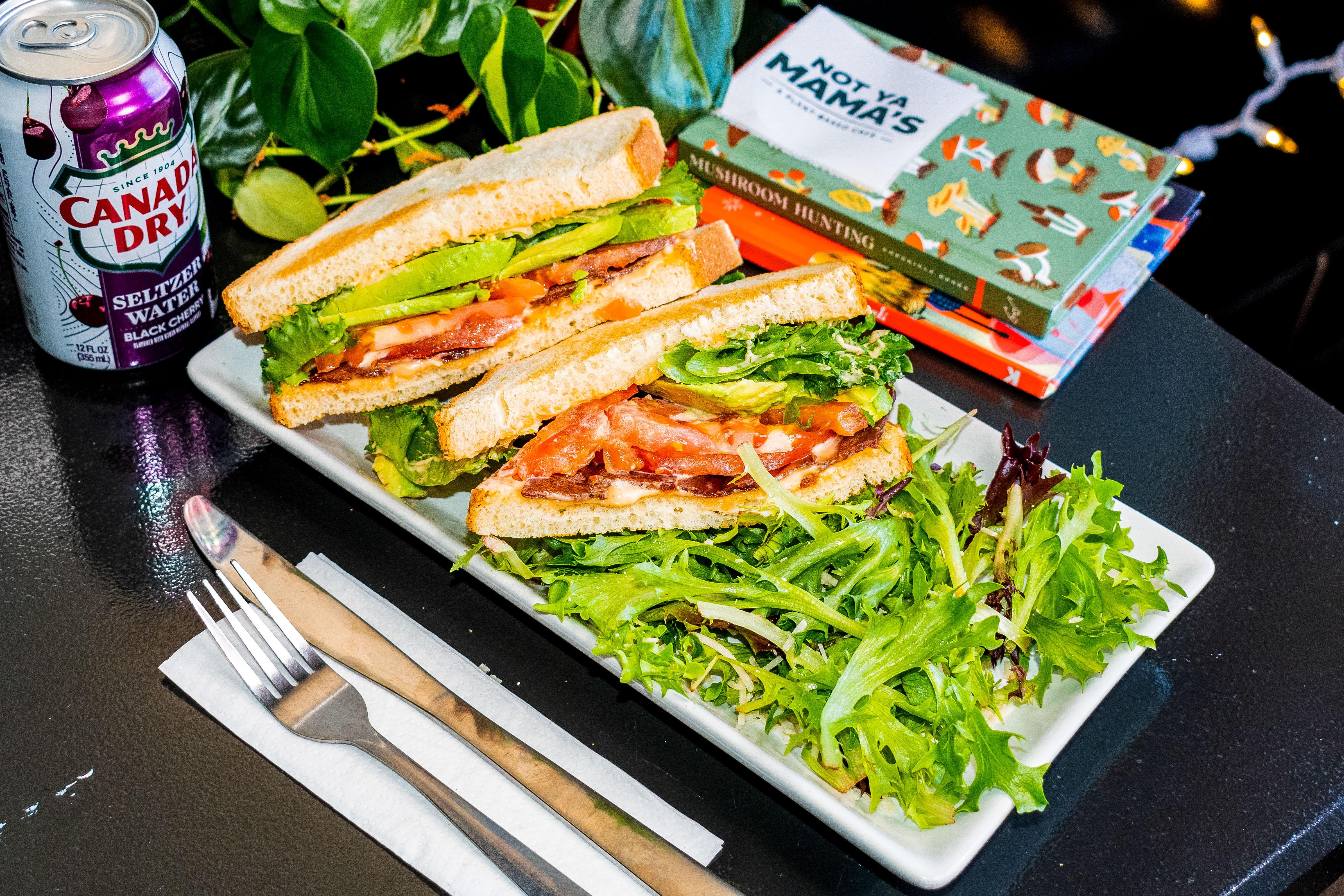 Blat (Bacon Lettuce Avocado Tomato).