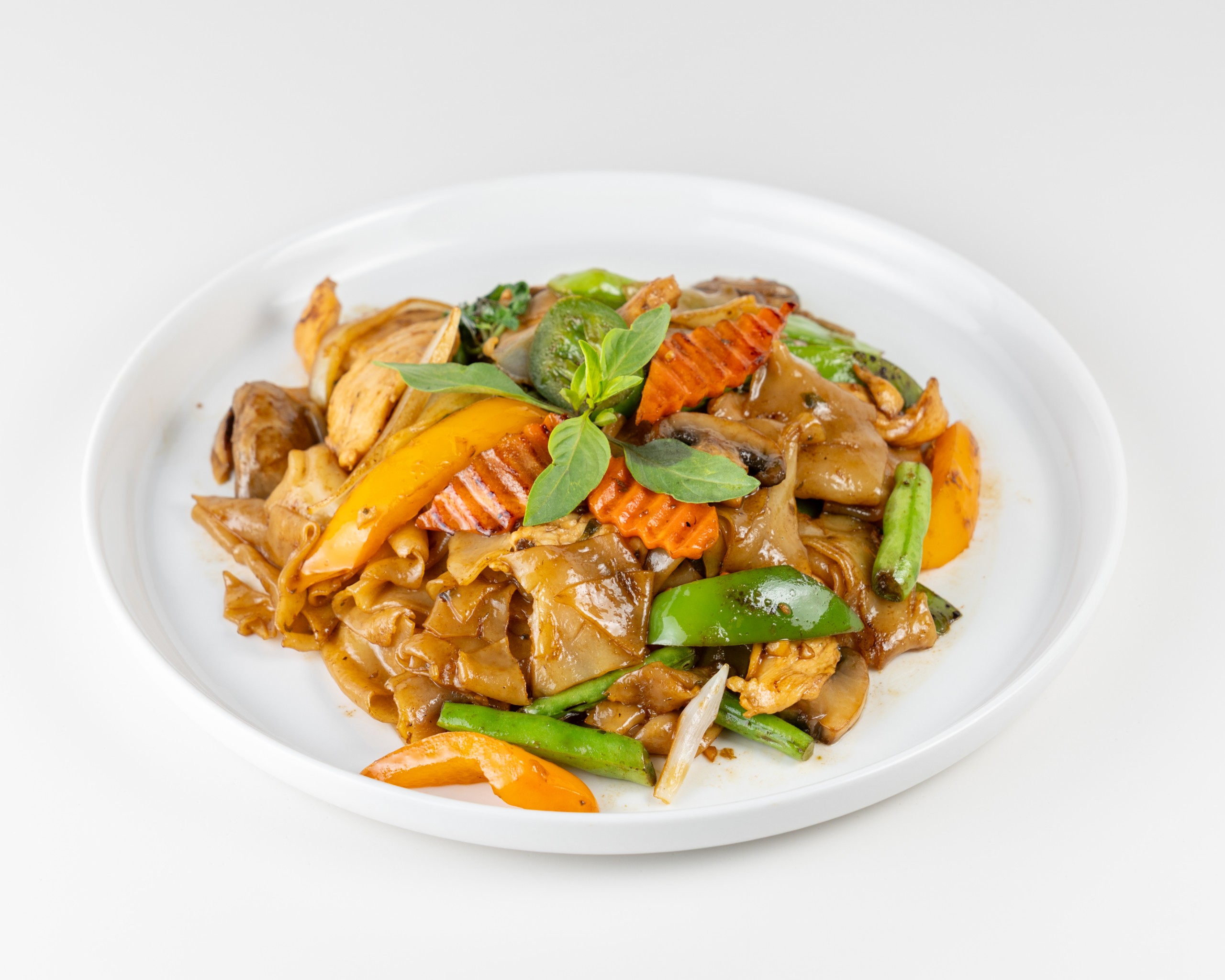Drunken Noodles (Pad Kee Mao ผัดขี้เมา) ⭐ 🌶️.