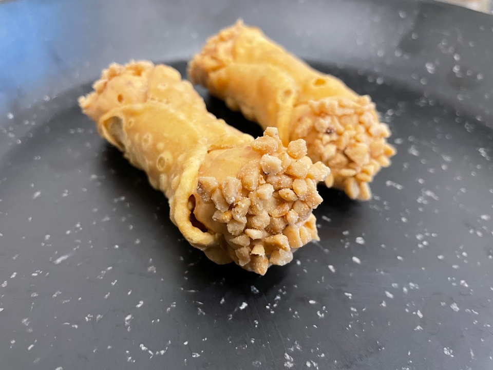 Mini Butterfinger Cheesecake Cannoli (2).