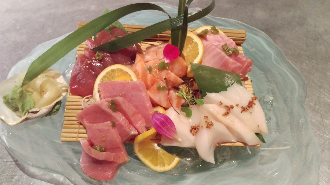 Sashimi Deluxe.