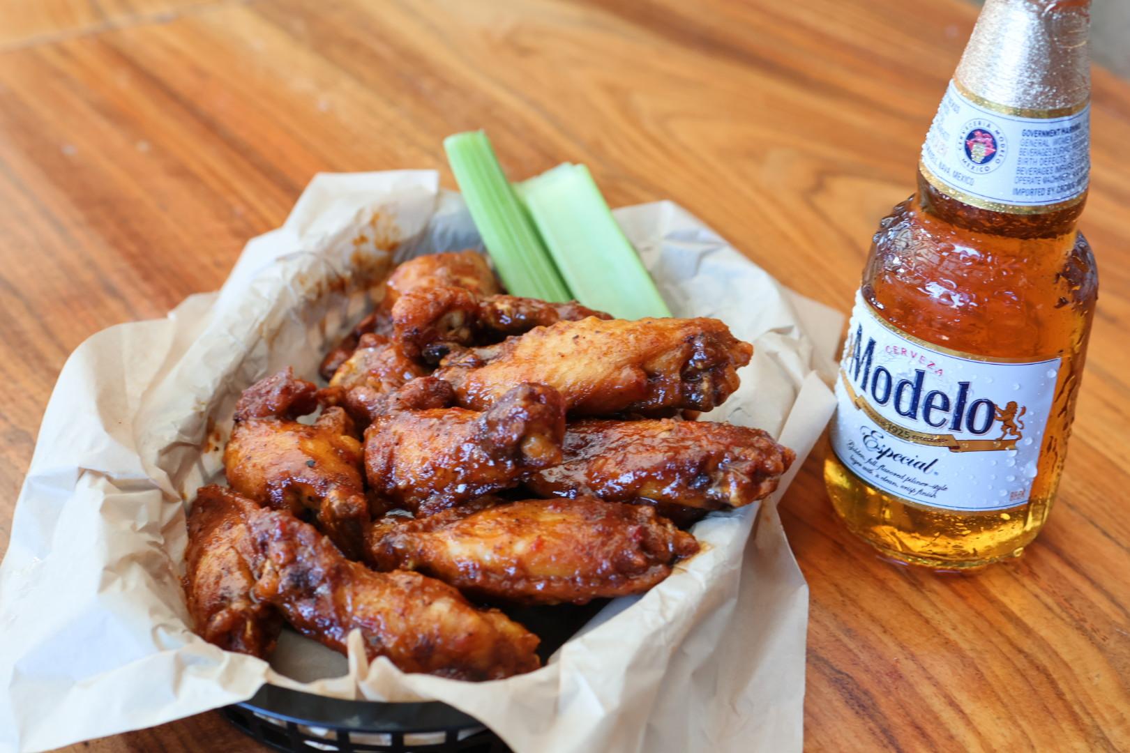 12 Pc Smokin Wings.