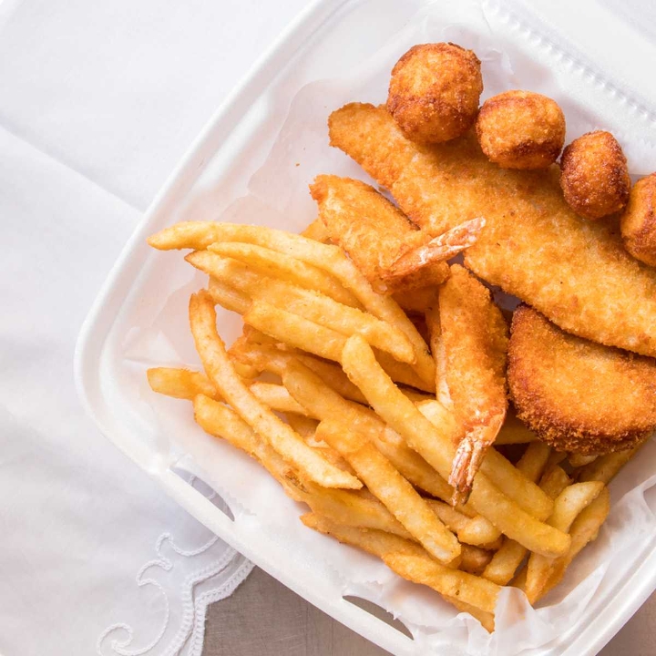 Seafood Combo (1 flounder, 1 crab cake, 2 shrimp and 4 scallops).