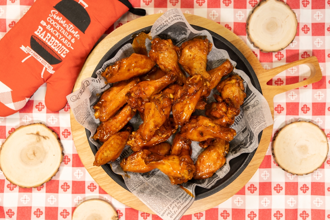100 Wings.