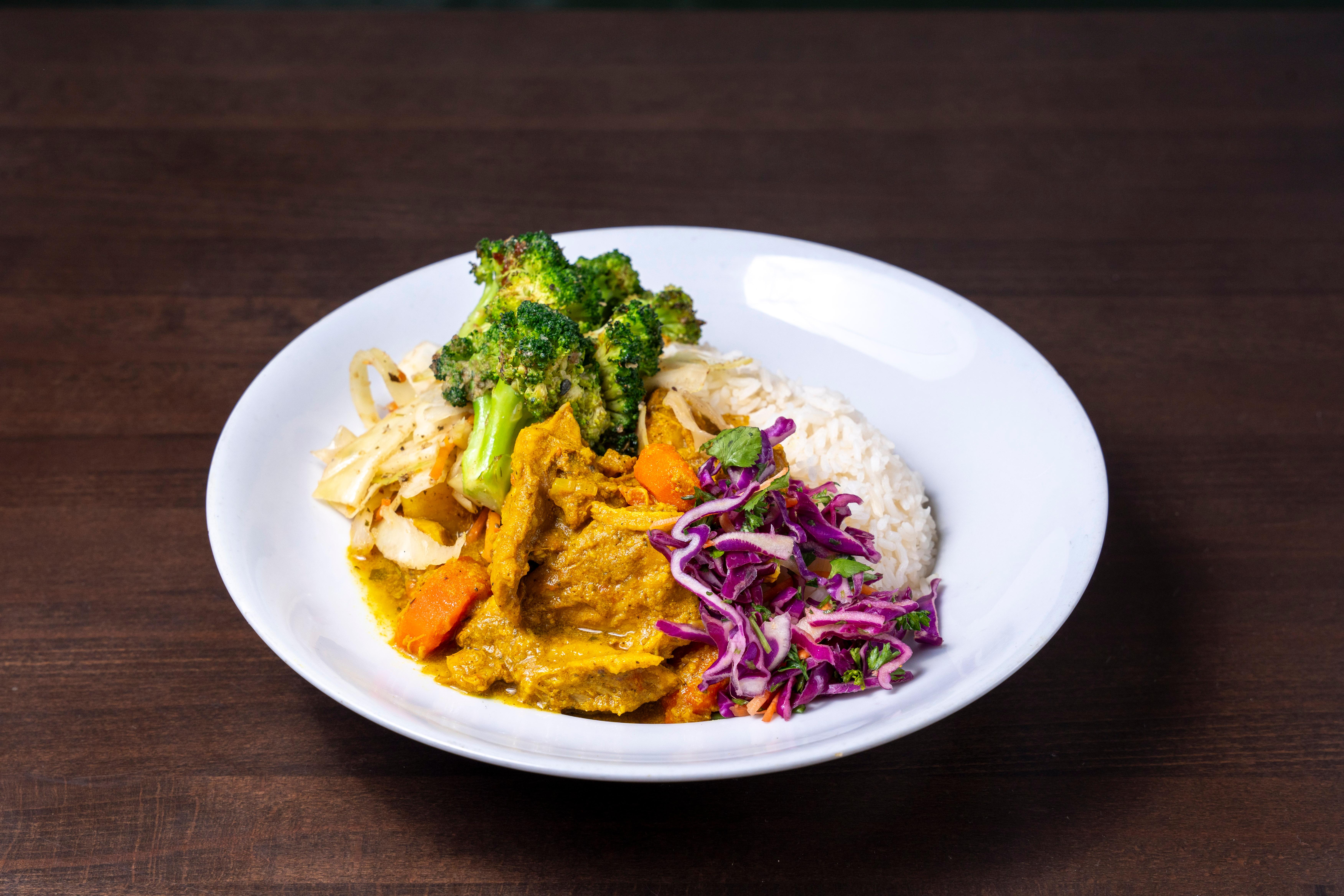 CURRY CHICKEN BOWL.