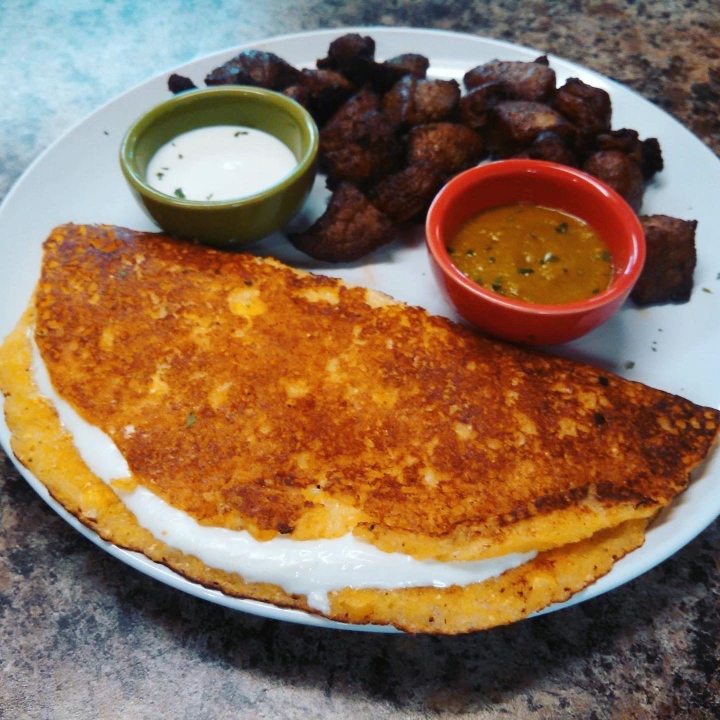 Cachapa con Queso & Cochino Frito.