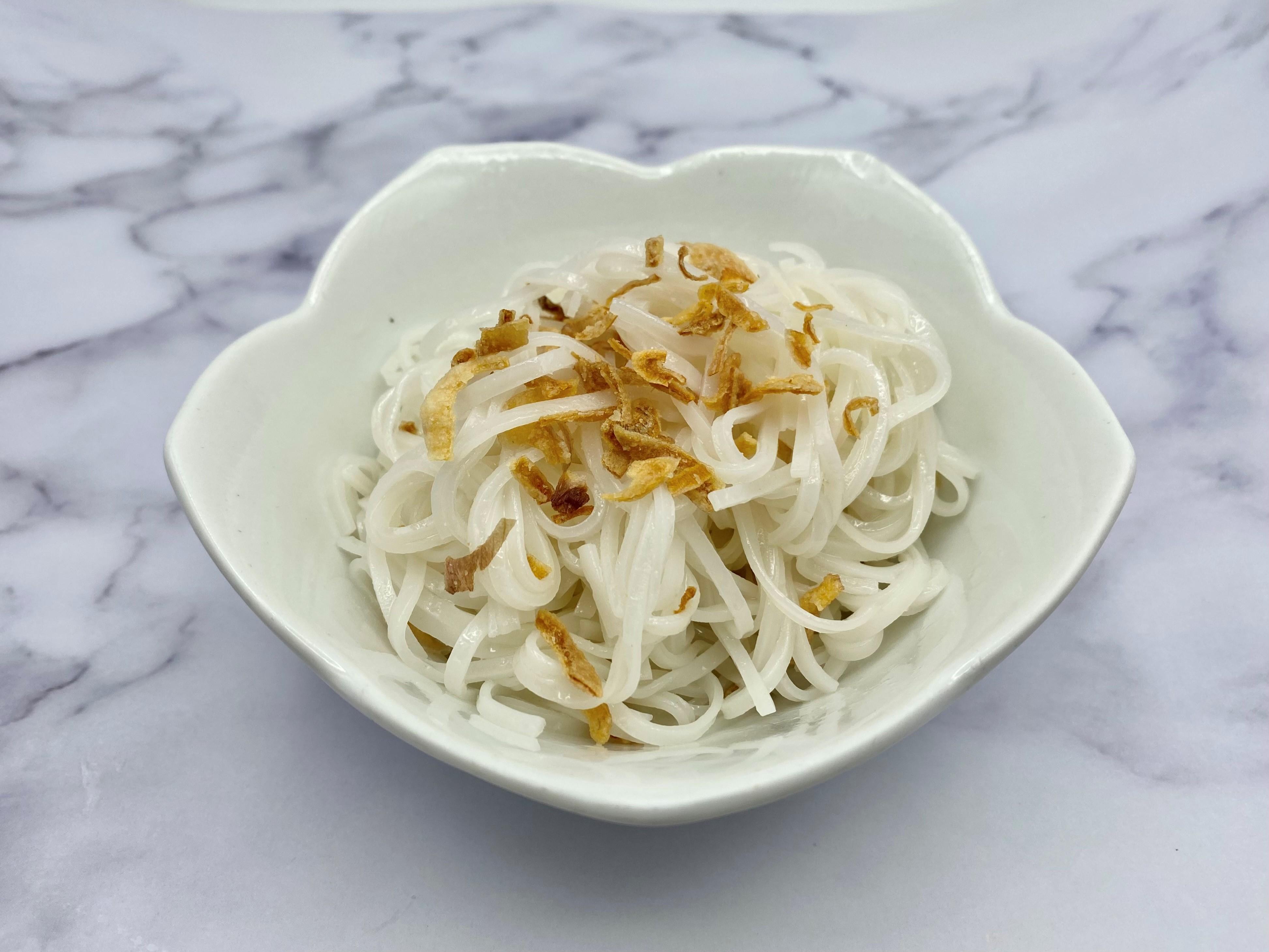 Side Rice Noodles Mixed with Fried Red Onion.