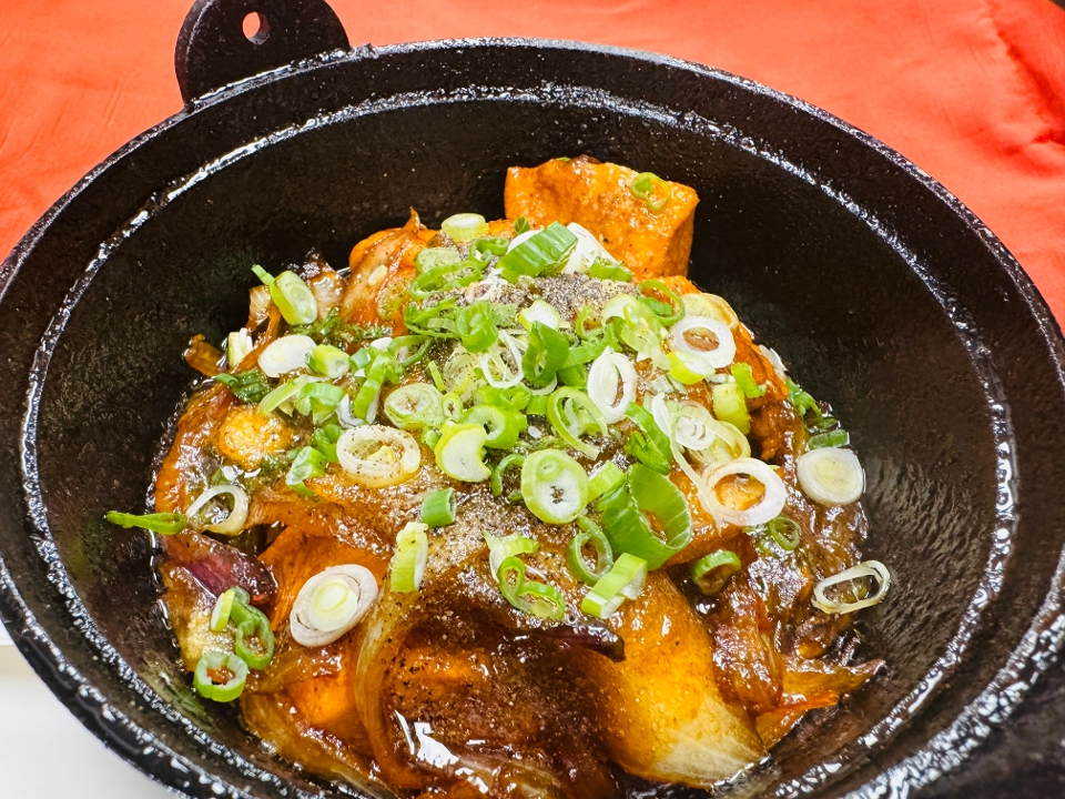 77-Caramelized Swai Fish Filets in Clay Pot - Ca Kho To.