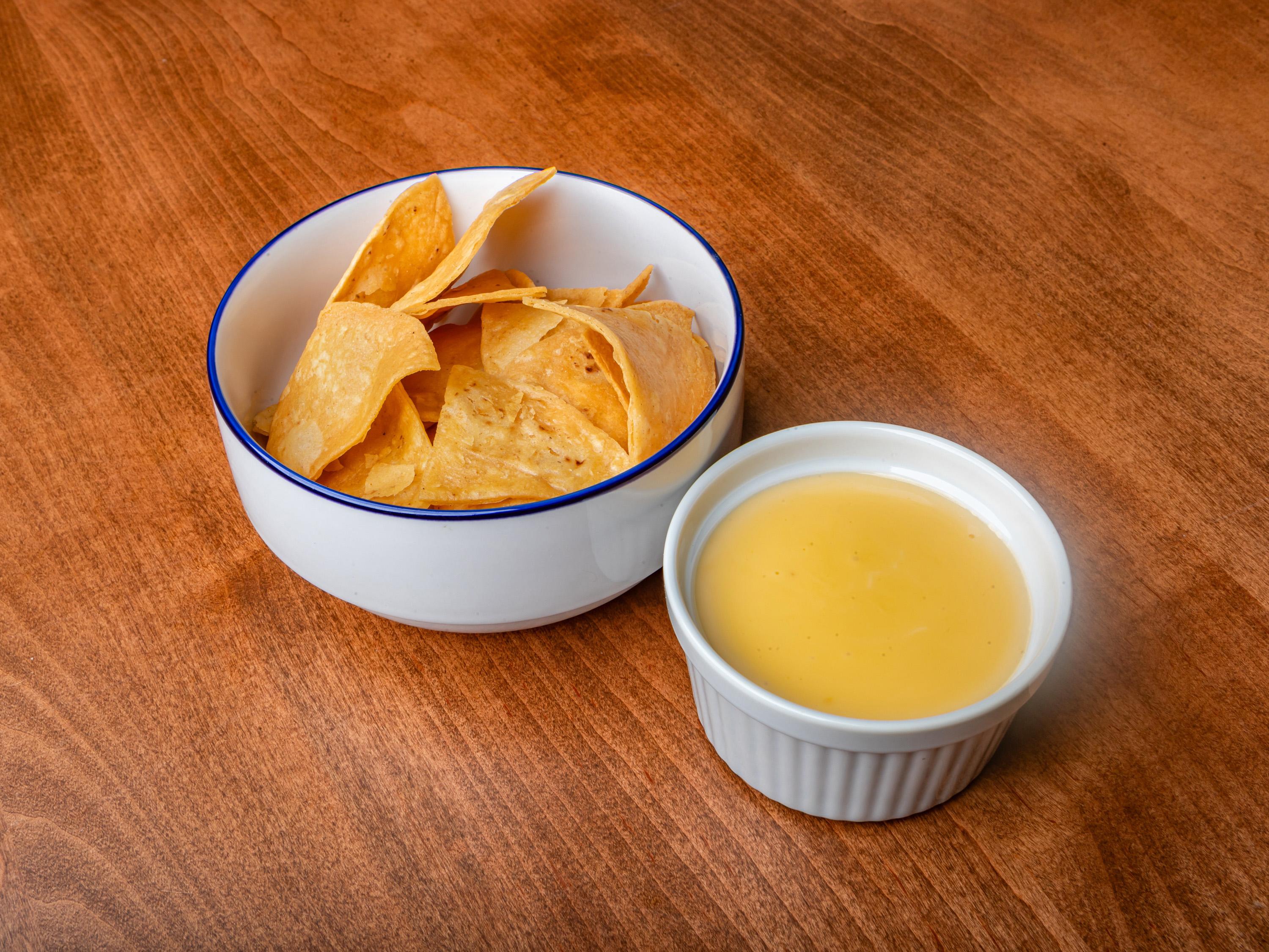 CHEESE DIP & CHIPS.
