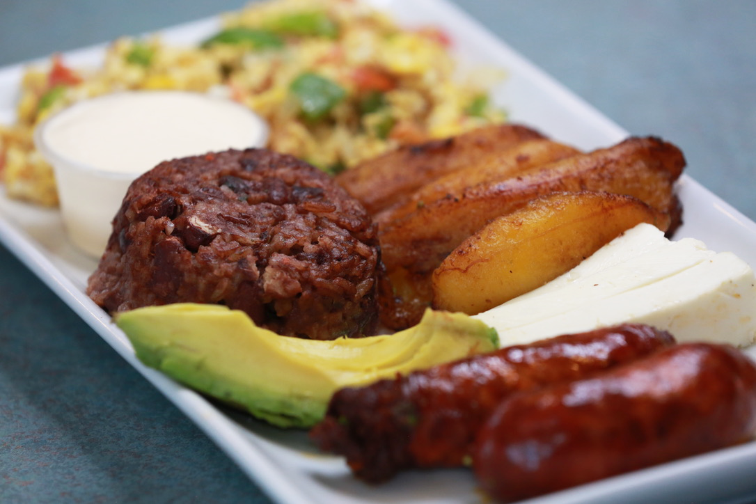 Desayuno Tipico con Chorizo.