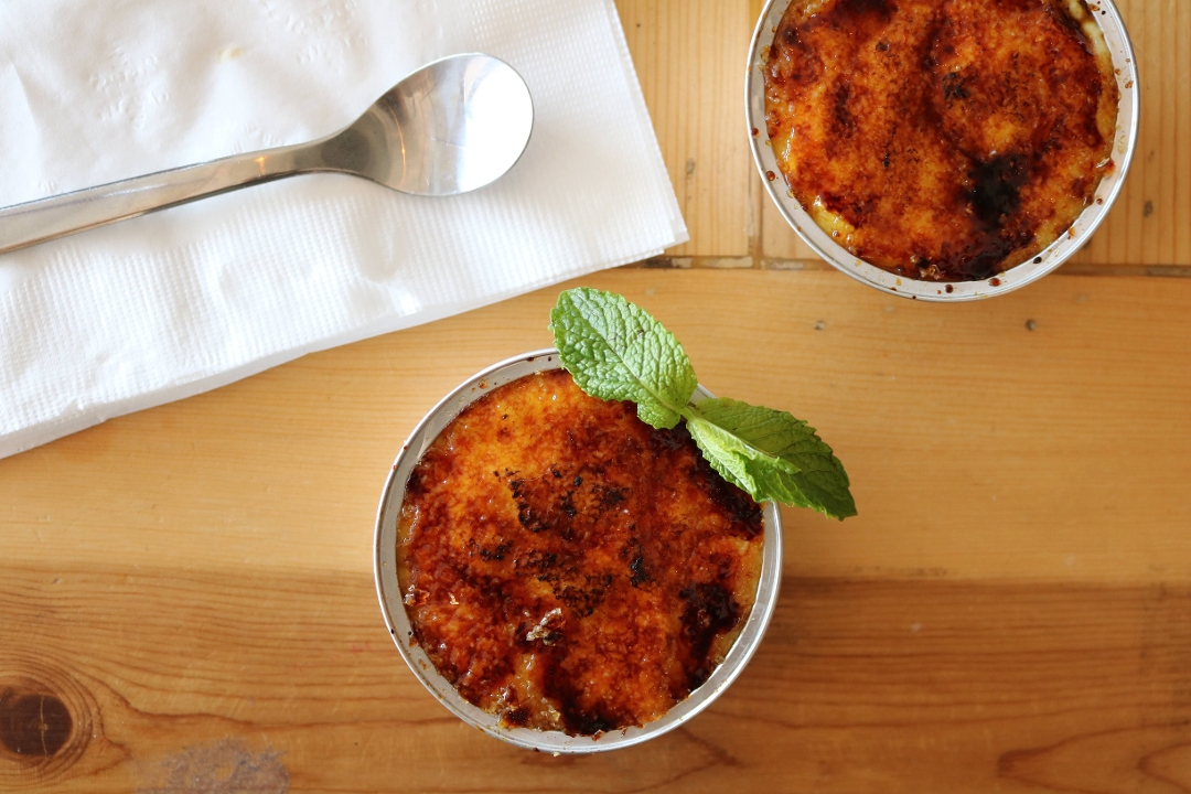 Creme Brulee (Dessert).