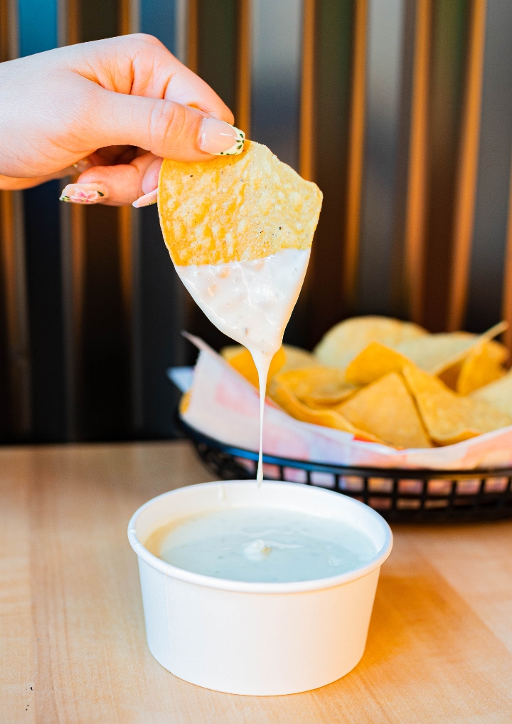 Queso dip & chips.