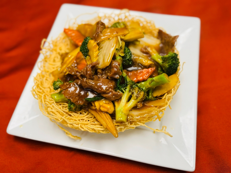 21-Beef Over Crispy Fried Yellow Noodles - Mi Xao Gion Bo.
