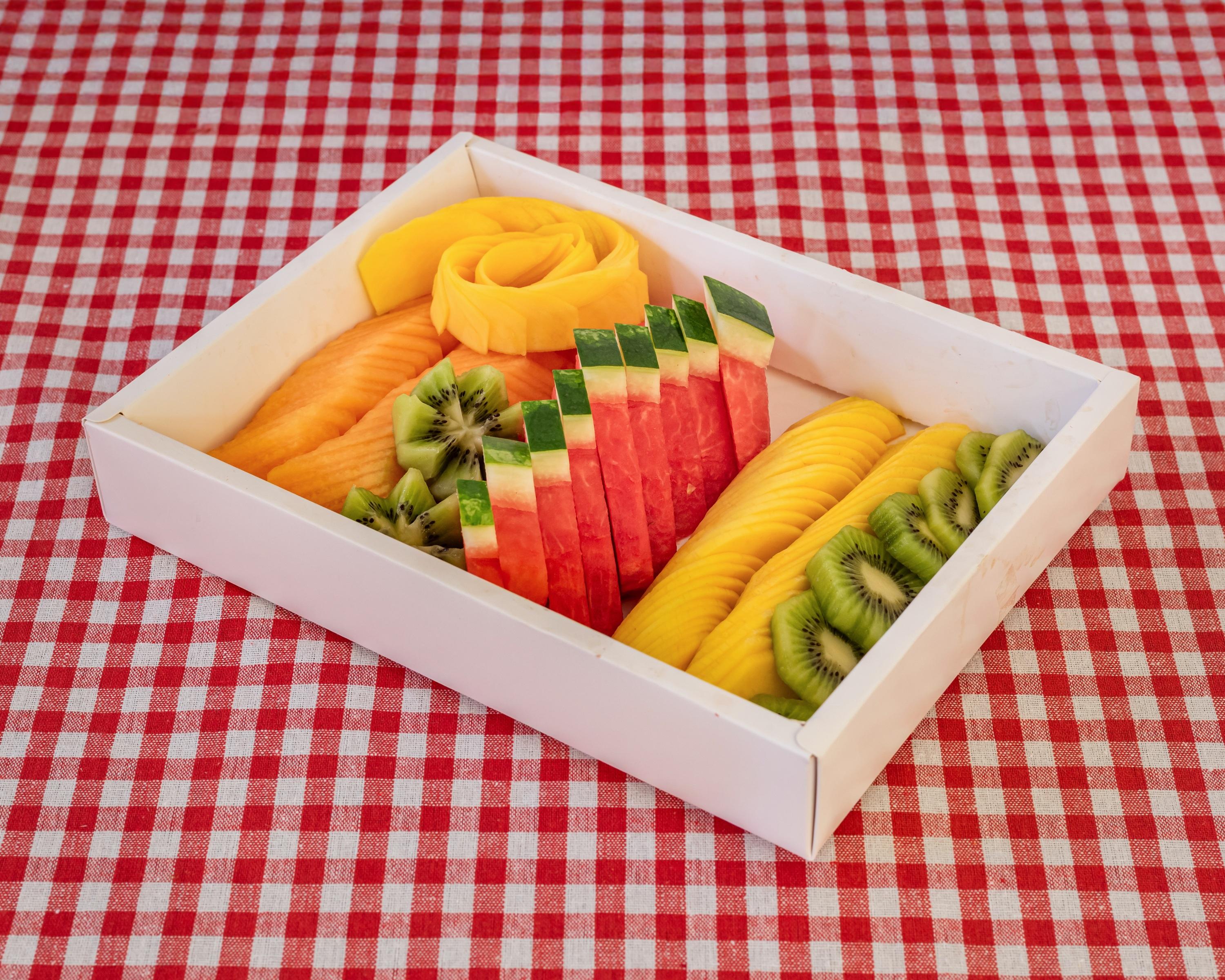 Seasonal Fresh Fruit Pack (2–4 guests).