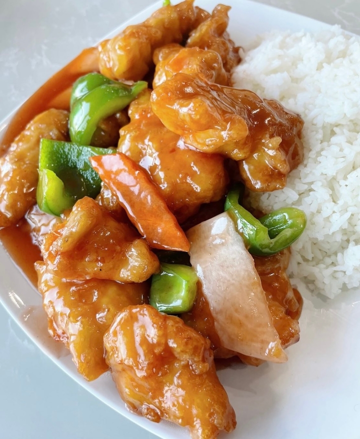 Hong Kong Style Chicken w. Sweet & Sour Sauce Over Rice 港式甜酸鸡饭.