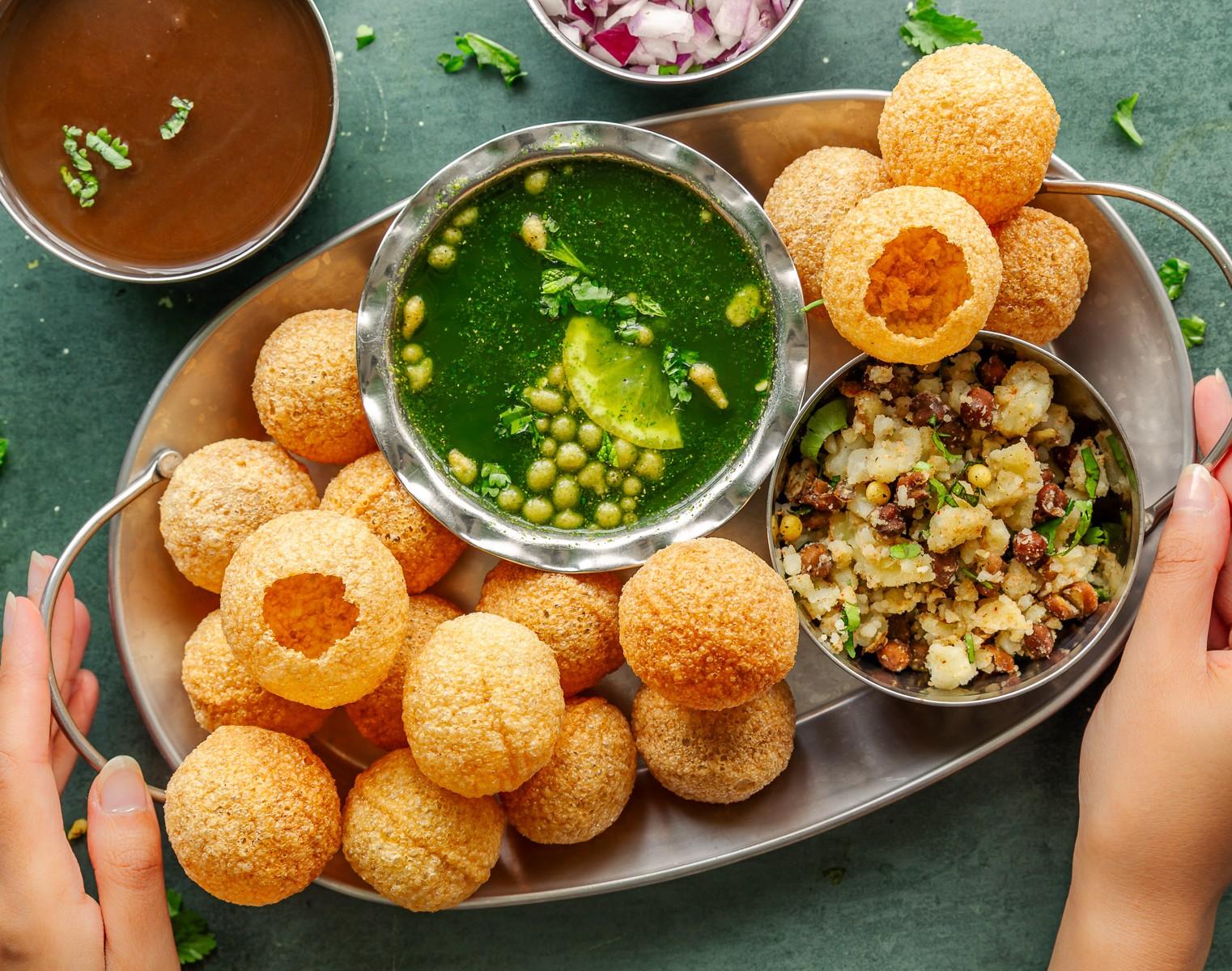Panipuri (18 pcs) with Paani (2 types) and Ragda.