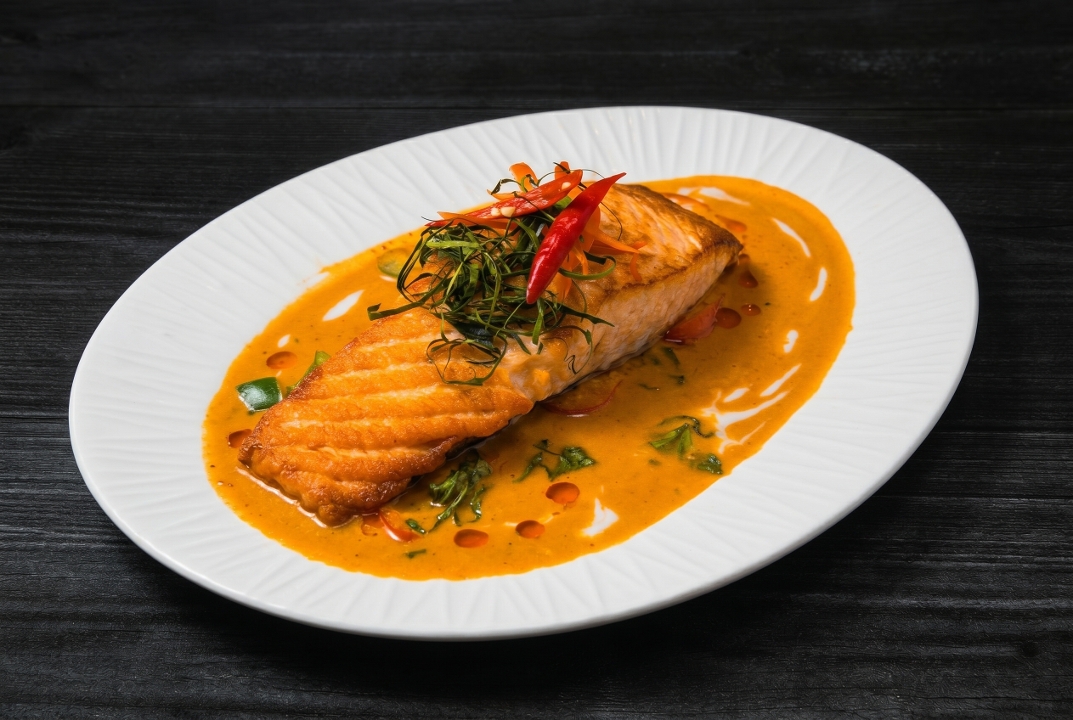 Salmon panang.
