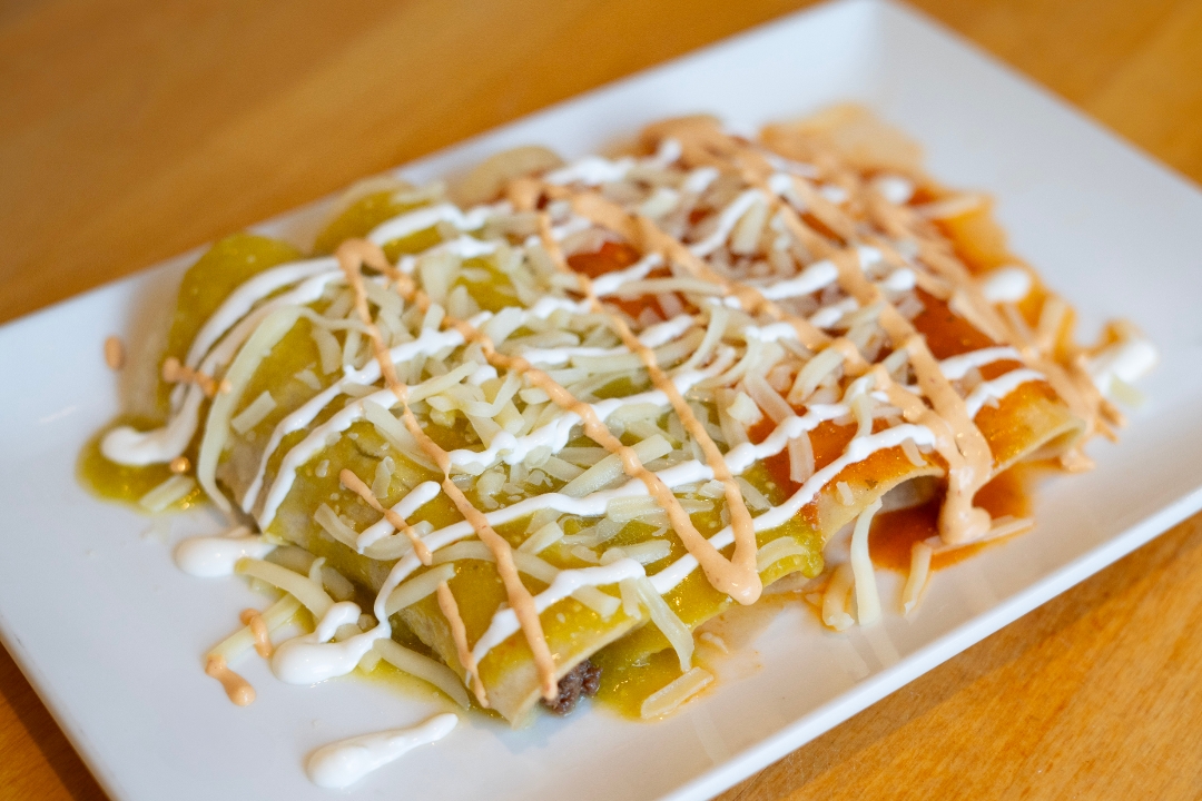 (L) Enchiladas Mexicanas.