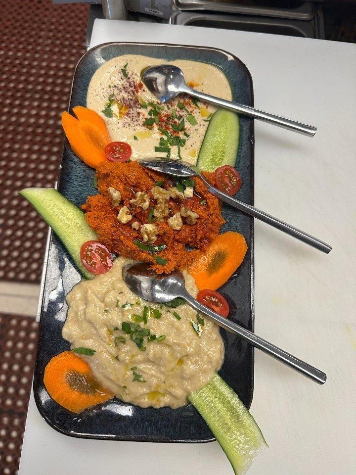 Meze Trio.