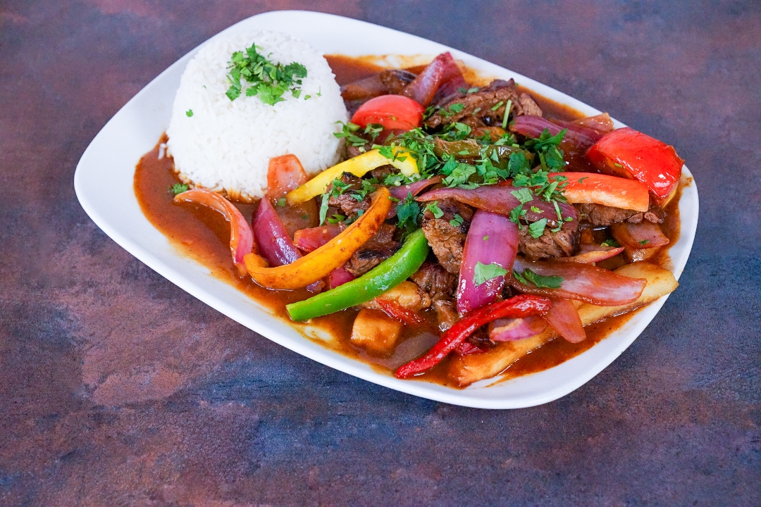 Lomo Saltado.