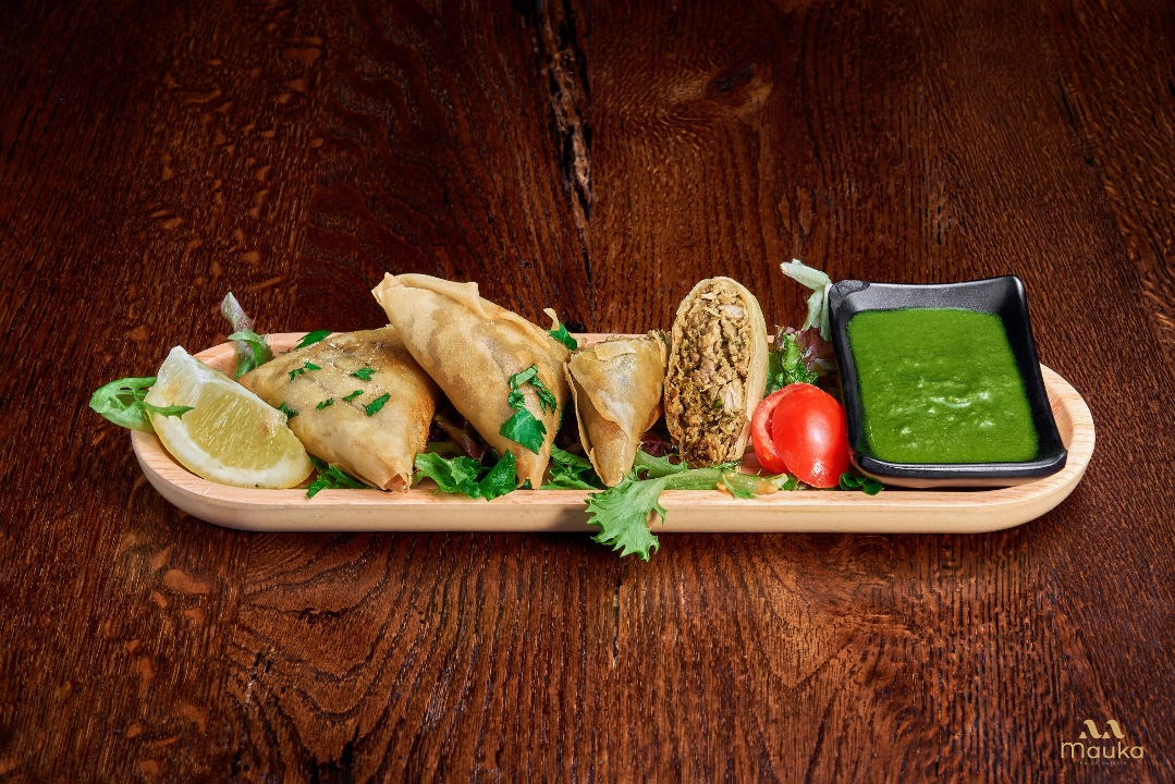 Chicken Kheema Samosas (3 Pcs).