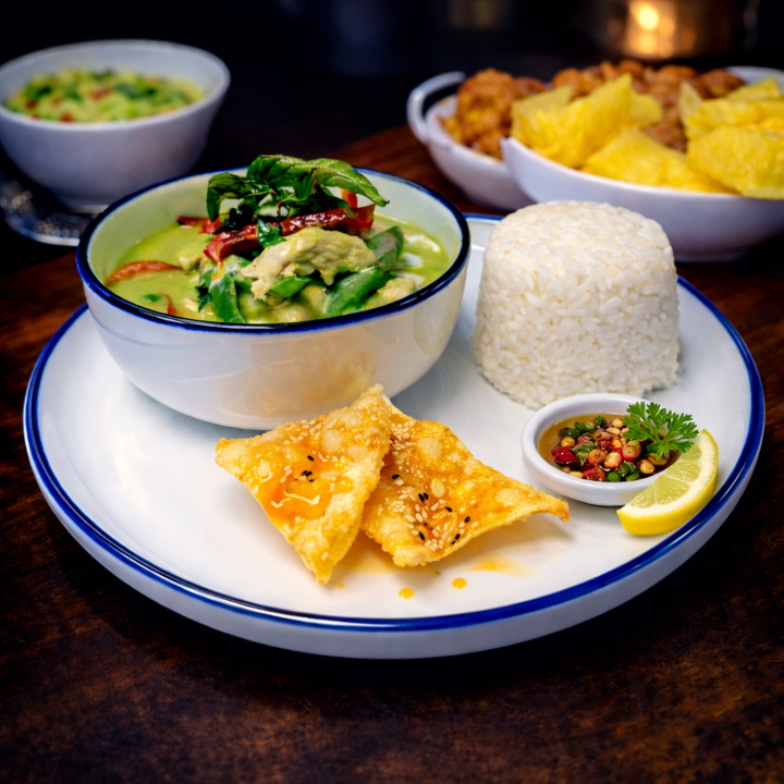 L-Green Curry + Rice.