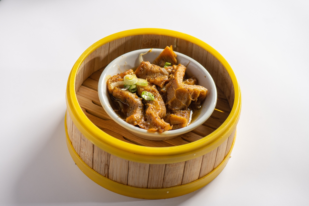 B-11 Steam Beef Tripe with Black Pepper Sauce (黑椒金錢肚).