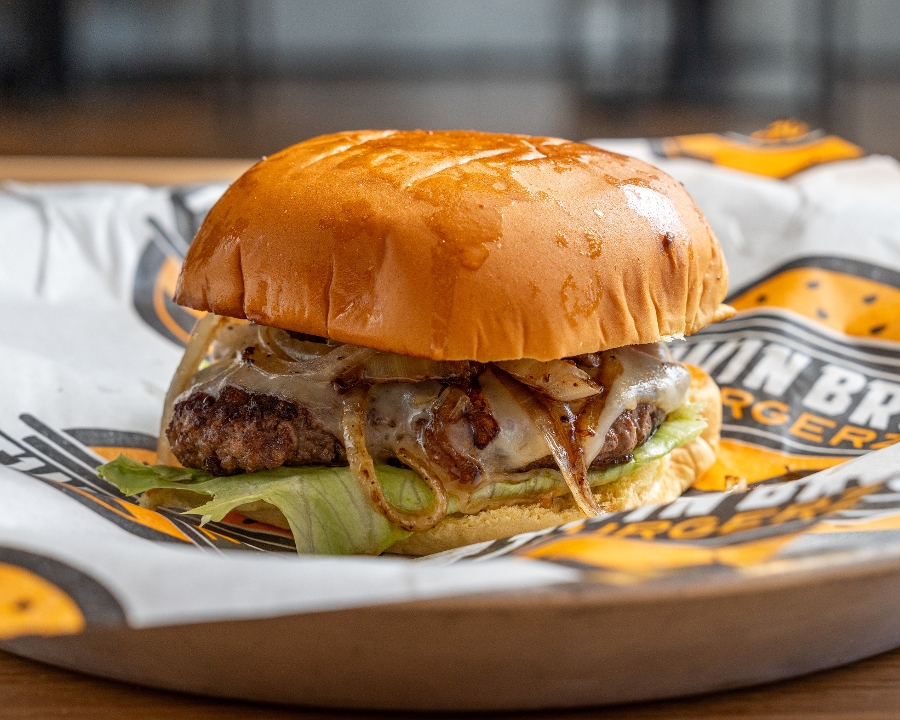Helotes Classic Burger.
