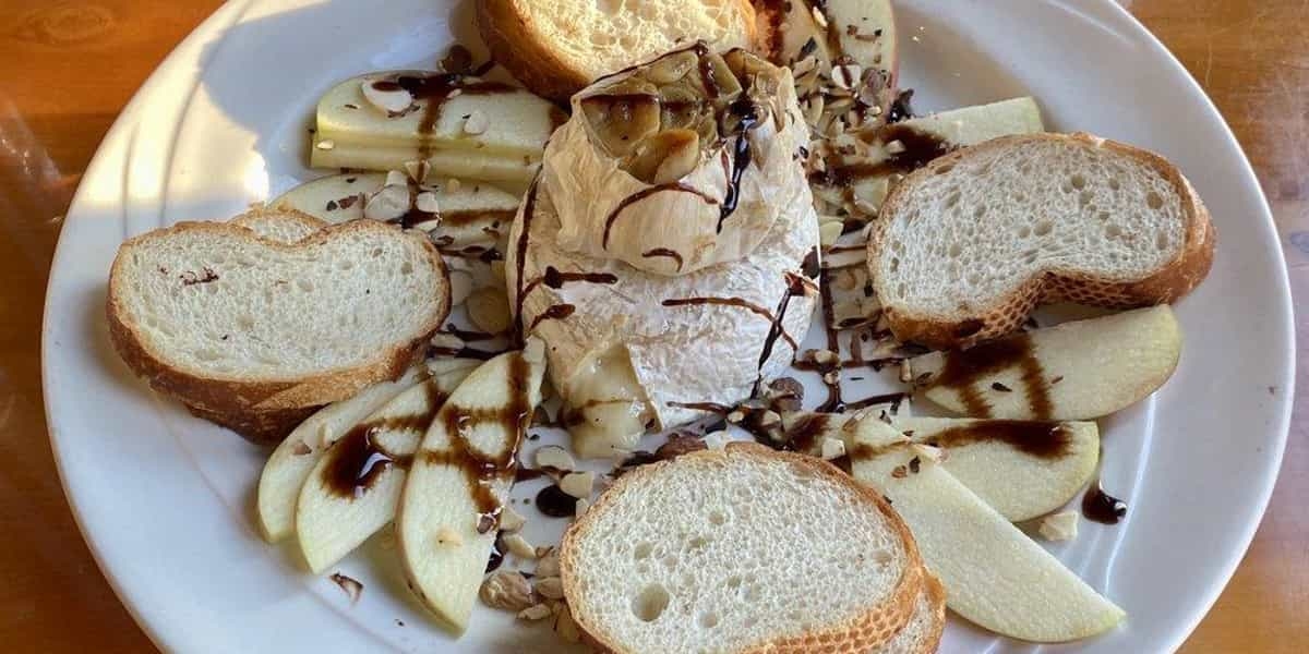 Baked Brie & Roasted Garlic.