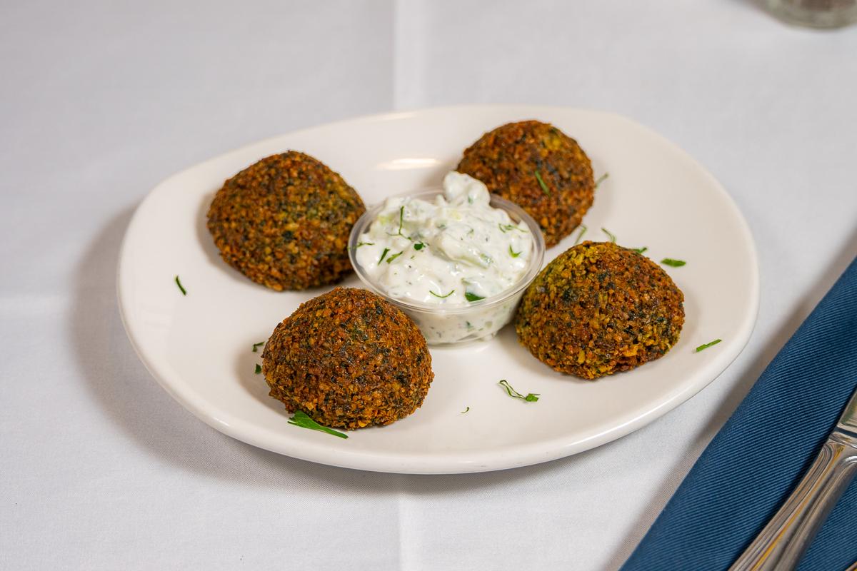 Falafels w/tzatziki (6pcs).