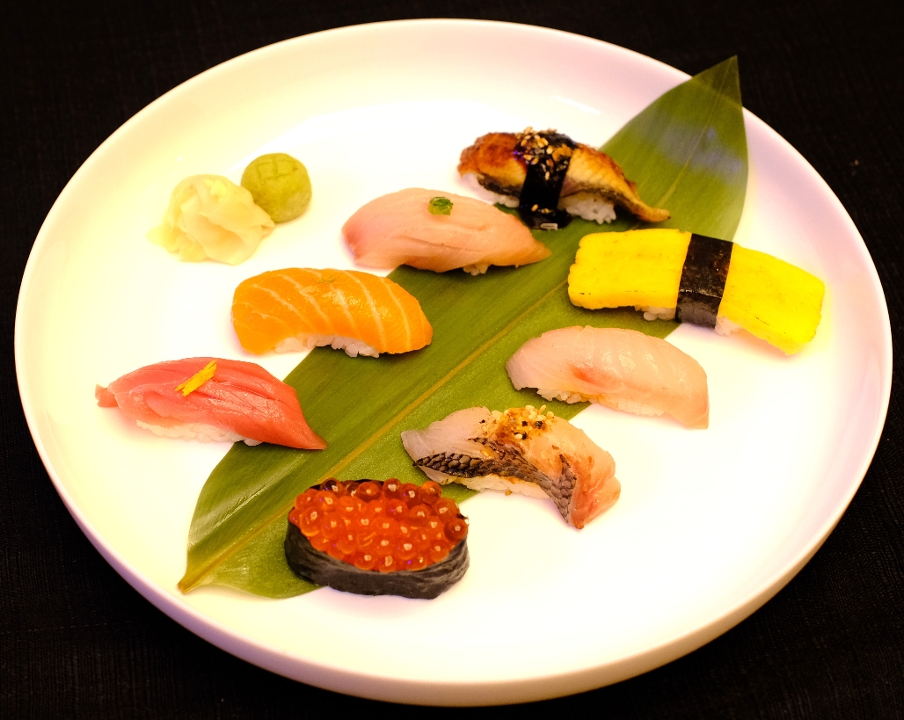 8 pcs Nigiri.