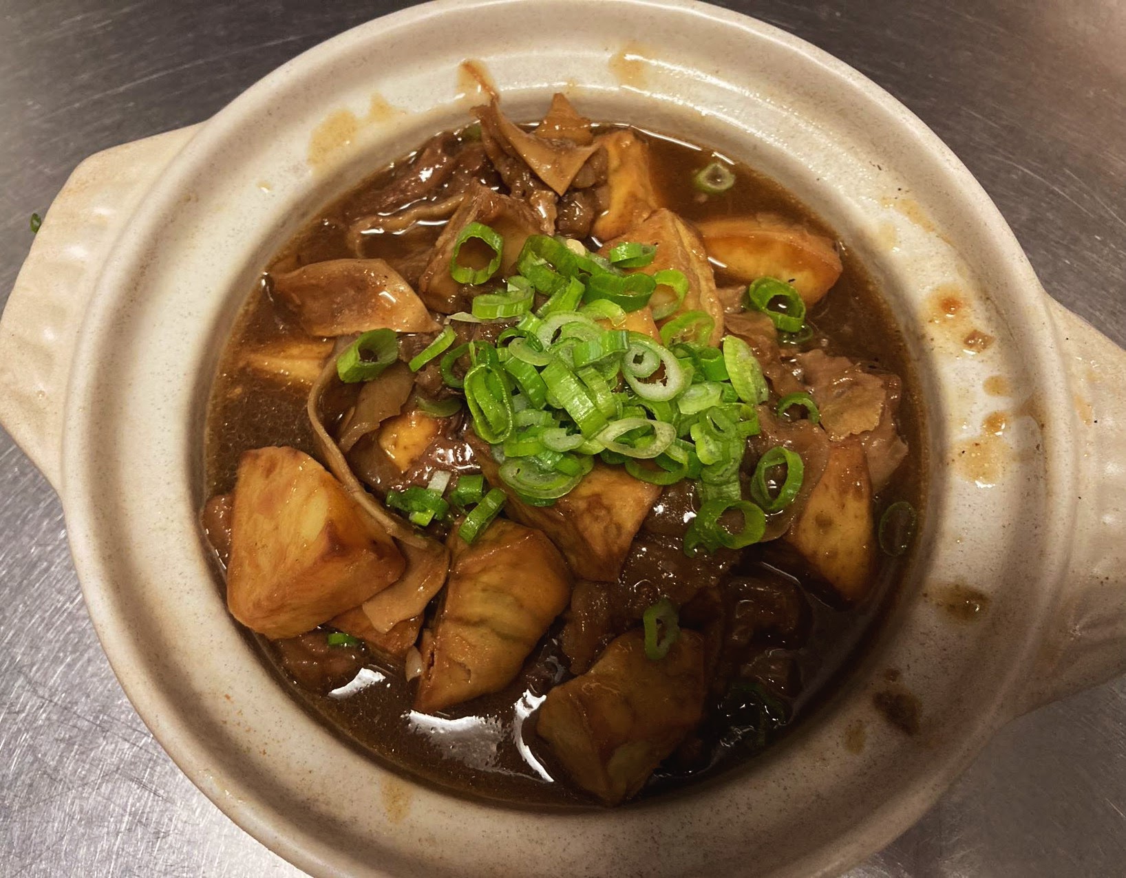 S8 牛腩煲/Beef Brisket Claypot.